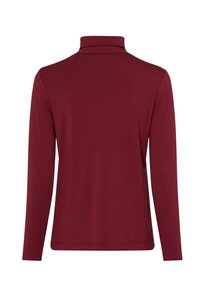 Langärmliges, bordeauxrotes Polo-Shirt, das eine weiche Textur und einen hohen Kragen hat. Der Rücken hat einen geraden Saum ohne zusätzliche Details.