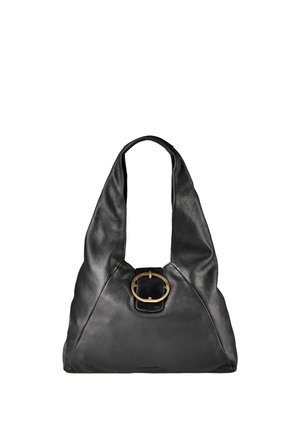 Borsa a mano in pelle nera con manici larghi, forma triangolare e una grande fibbia ovale dorata sul davanti al centro.