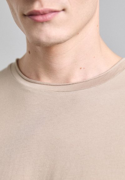 Filippa K ROLL NECK TEE - Jednoduché tričko - faded khaki