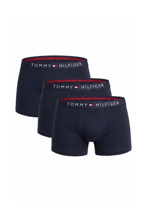 Tres bóxers de color azul marino de Tommy Hilfiger con cinturillas con logo y forro interior rojo.