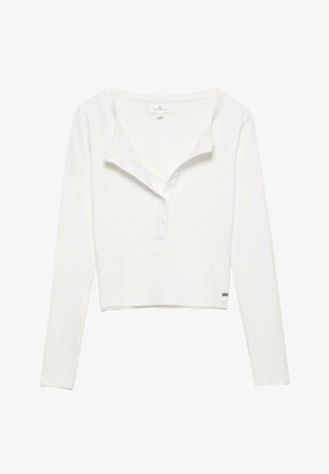 Hvid langærmet henley-top med krave, trekkers placket, ribbet tekstur og cropped kantdetalje. Blødt stof med minimale accenter.