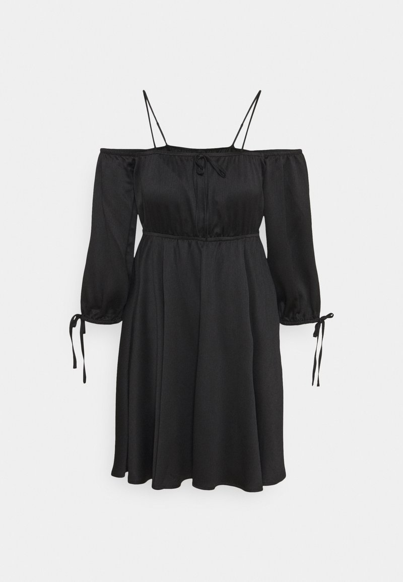 Černé off-shoulder šaty s tenkými ramínky, dlouhými nadýchanými rukávy svázanými na zápěstích, fitted pasem a rozšířenou sukní.