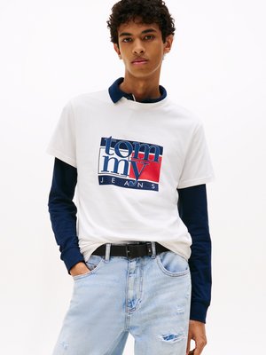 Tommy Jeans SLIM FLAG TEE - Camiseta estampada - off white