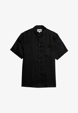 Chemise noire à manches courtes en tissu texturé avec une poche avant, une fermeture à boutons et un col classique.