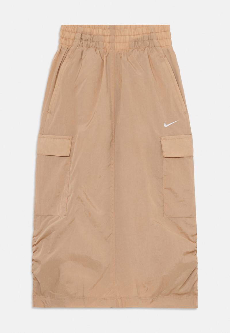 Jupe beige clair avec taille élastique, deux poches sur les côtés et une poche cargo. Fabriquée en matériau lisse et léger. Logo Nike à l'avant.