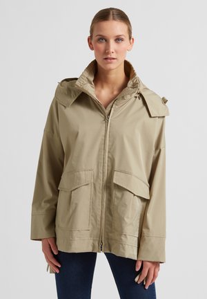 Beige Kapuzenjacke mit Reißverschluss vorne, großen vorderen Taschen und einer leicht übergroßen Passform. Wasserabweisendes Material mit glatter Textur.