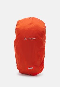 Copertura per zaino impermeabile arancione con una texture liscia, dotata di un accento riflettente e del logo "VAUDE" ben visibile.