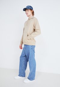 Jack & Jones JJIRON JJORIGINAL - Brīva piegriezuma džinsi - blue denim