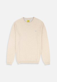 Pull en tricot beige avec un col rond, des poignets et un ourlet côtelés. Présente un logo discret sur la poitrine et un col intérieur contrastant.