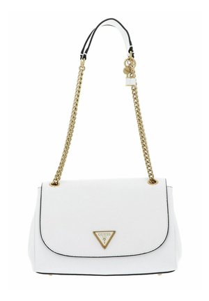 Sac à main en simili cuir blanc avec une fermeture à rabat, une bandoulière en chaîne dorée et un logo triangulaire doré. Présente des bords noirs et une finition texturée.