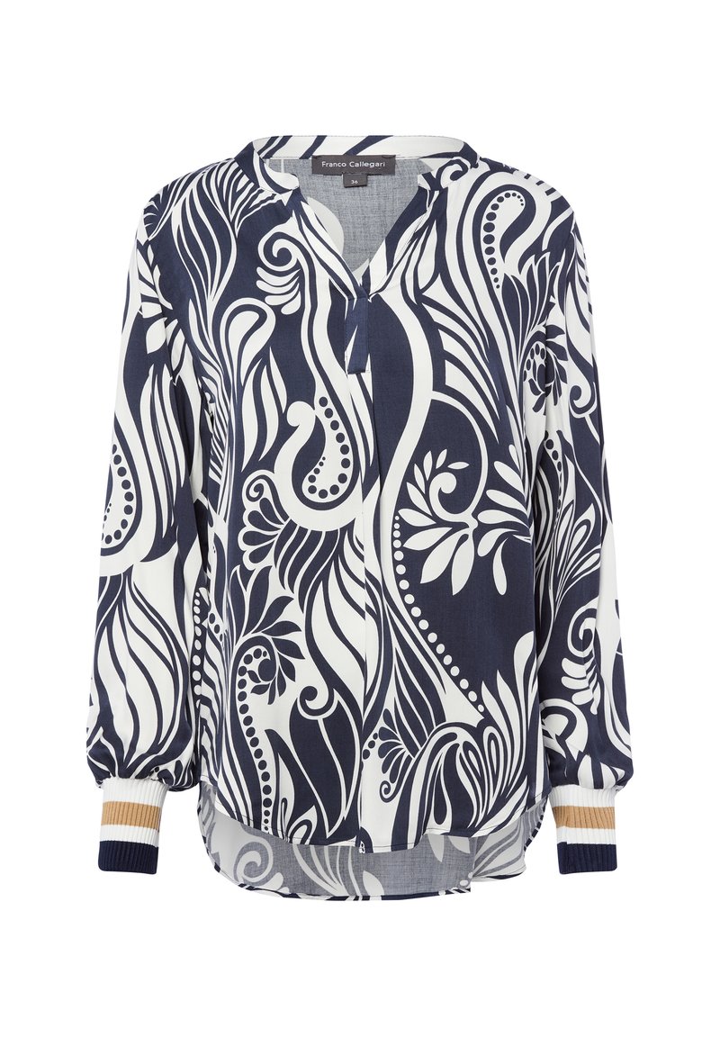 Blusa a maniche lunghe con motivo floreale astratto blu navy e bianco, scollatura a V e polsini a costine con strisce blu navy, bianche e beige.