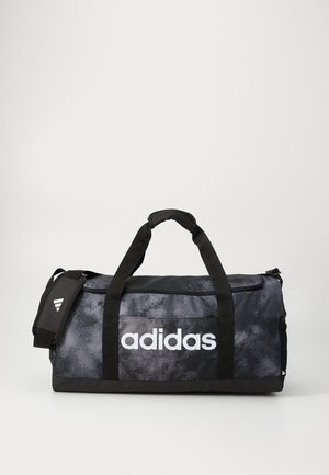 Zwarte en grijze Adidas sporttas met bovenhandvatten en een schouderband, voorzien van een groot wit Adidas-logo op het voorvak.