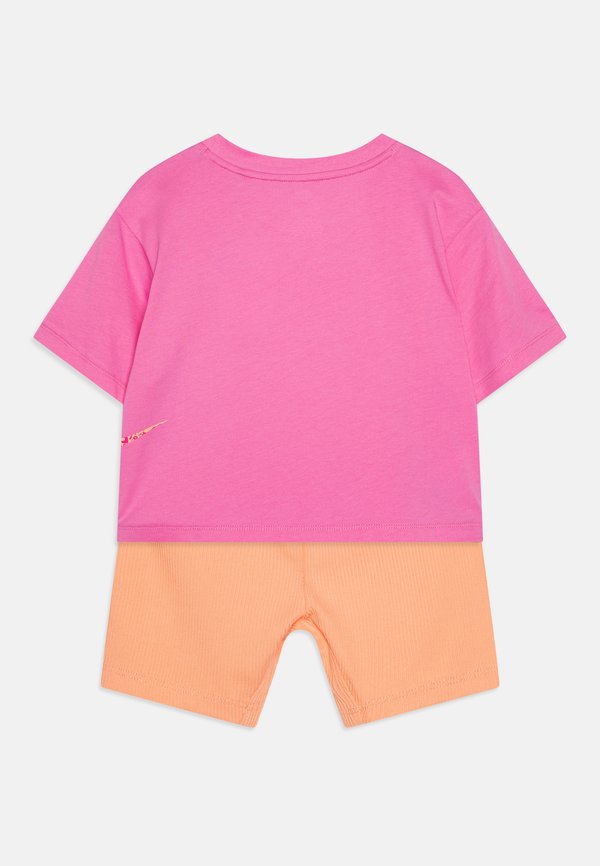 WILD FLOWER BOXY TEE 
SET - Shorts - apricot agate2