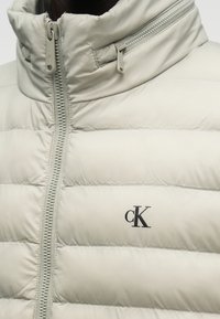 Calvin Klein Jeans CKJ - Tollkabát - forest fog