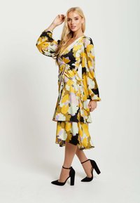 Liquorish EARTH TONE FLORAL PRINT MIDI WRAP WITH FRILL DET - Day dress - black