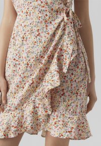 Vero Moda Sukienka letnia