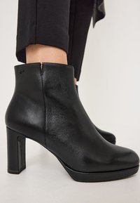 Tamaris Tronchetti - black leather