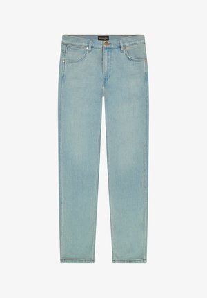 Vaqueros de mezclilla de pierna recta de color azul claro con bolsillos frontales, presillas para cinturón y cierre de botón de la marca Wrangler.