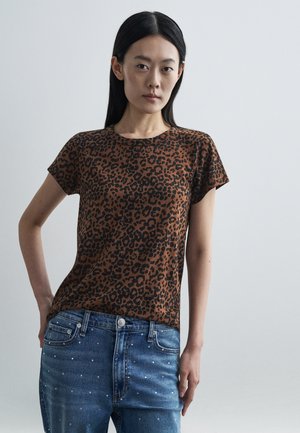 ALL OVER LEOPARD TEE - Μπλουζάκι με στάμπα - brown