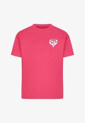 Roze katoenen T-shirt met korte mouwen. Heeft een witte grafische print van figuren en het woord "LOVE" op de borst.