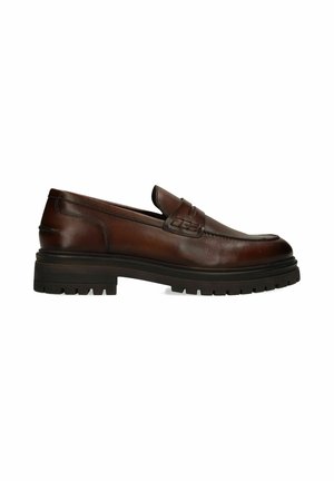 Dunkelbrauner Lederloafer mit kräftiger schwarzer Gummisohle und gesteppter Verzierung auf der Oberseite.