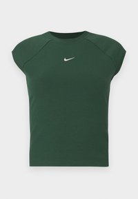 Σκούρο πράσινο ριγέ αθλητικό τοπ κοντού μανικιού με στρογγυλή λαιμόκοψη, που διαθέτει ένα μικρό λευκό λογότυπο Nike με σχήμα σwoosh στο στήθος.