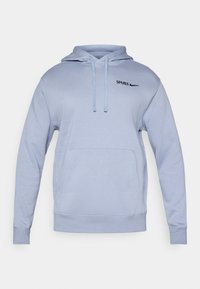 Svetlo modrá mikina s kapucňou vyrobená z bavlnenej zmesi. Má prednú kapsu, kapucňu so šnúrkami a čierne logo "SPURS" a Nike na hrudi.