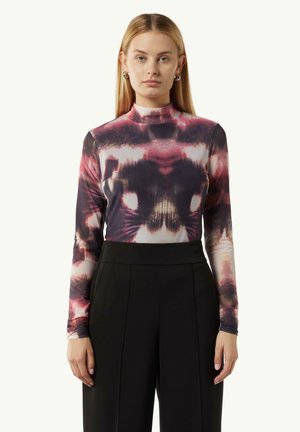 Langsleeve turtleneck top met een multicolore abstracte print in tinten van roze, zwart en wit; gladde textuur en aansluitend ontwerp.