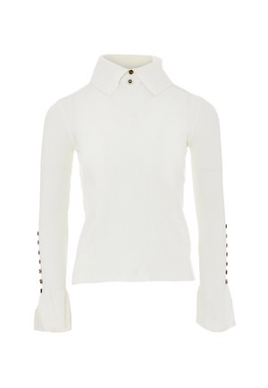 Top bianco a maniche lunghe con colletto classico, caratterizzato da dettagli con bottoni sulle maniche e polsini svasati. Texture liscia.