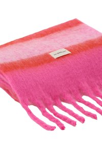 Sciarpa a gradiente rosa e corallo con estremità frangiate, realizzata in morbida lana, con un piccolo etichetta del marchio su un lato.