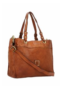 Braune Lederhandtasche mit doppelten Griffen, goldfarbenen Beschlägen und genagelten Akzenten auf einem quadratischen Patch. Verfügt über einen abnehmbaren Schulterriemen.