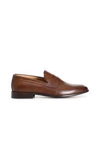 - Biznesowe loafersy