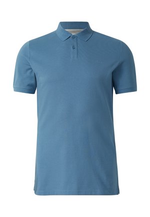 Kurzärmeliges blaues Polohemd mit Zwei-Knopf-Leiste und kleinem Logo auf der linken Brust, dargestellt vor weißem Hintergrund.