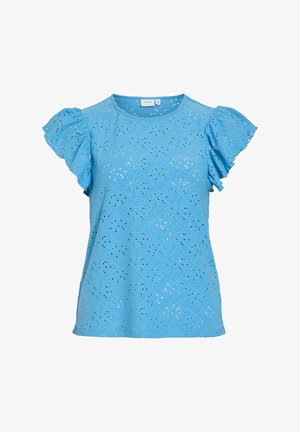 Blusa de manga corta azul claro con patrón floral en ojales, mangas con volantes, escote redondo y corte informal.