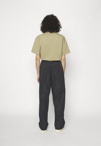 Nike Sportswear PANT - Joggebukse - black/coconut milk