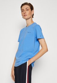 Tommy Hilfiger MINI LOGO - Základné tričko - blue spell
