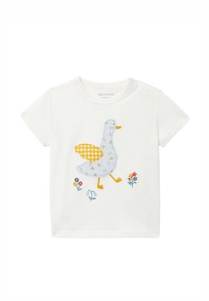 T-shirt blanc à manches courtes pour tout-petit avec une application canard bleu et jaune marchant parmi de petites fleurs brodées colorées.
