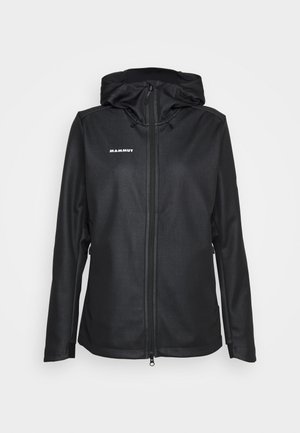 Jachetă neagră din softshell, cu fermoar frontal, glugă ajustabilă și detalii cu logo. Textură netedă, cu mâneci lungi și buzunare laterale.