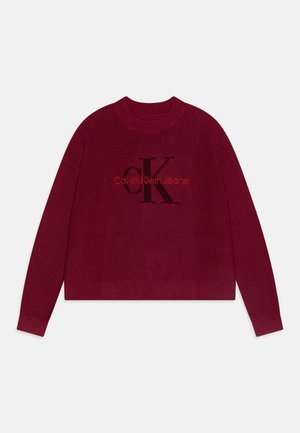 Jersey acanalado burdeos con cuello redondo, mangas largas y un logo bordado "ck" y "Calvin Klein Jeans" en la parte delantera.