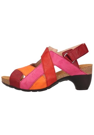 Sandale à talon compensé avec des brides en cuir orange, rose et rouge et une bride arrière ajustable sur semelle en liège.