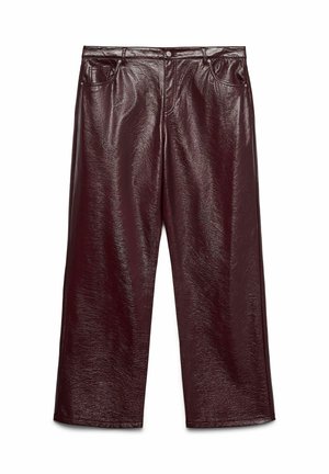 Bordeaux neplederen broek met brede pijpen en een glanzende textuur, vijf zakken en details van zilverkleurige hardware.