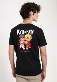 Henry Tiger STREET FIGHTER RYU VS KEN - Triko s potiskem - black