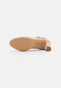Tamaris Escarpins à plateforme - ivory comb
