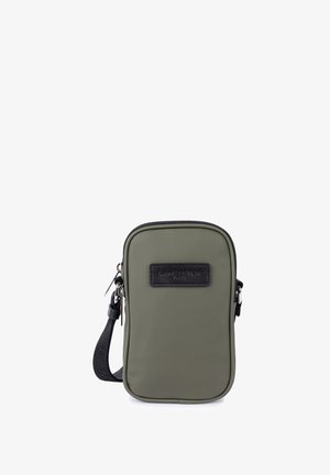 Borsa in tessuto verde con texture, con un accento in pelle nera, chiusura zip e tracolla nera removibile. Design rettangolare compatto.