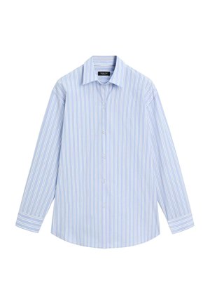 Chemise bleu clair à boutons avec rayures blanches verticales, manches longues et col pointu. Présente un ourlet droit et une coupe régulière.