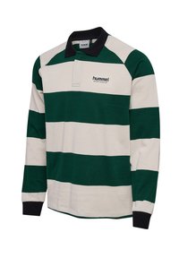 Koszula polo z długim rękawem, wykonana z bawełny, z zielonymi i kremowymi poziomymi paskami, czarnym kołnierzykiem oraz logo "hummel" na klatce piersiowej.