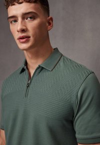 Next ZIP NECK SMART REGULAR FIT - Poloshirts - dark green