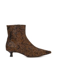 Brown pointed ankle boots made of hair-like material, featuring a speckled pattern and a low kitten heel for added height.