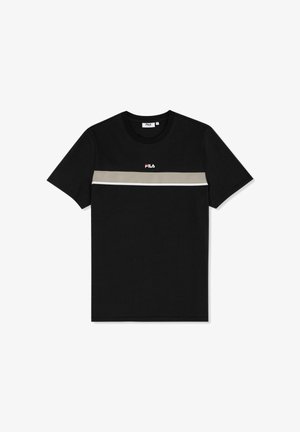 Czarny T-shirt z krótkim rękawem z beżowymi i białymi poziomymi paskami na wysokości klatki piersiowej oraz małym logo FILA nad paskami.