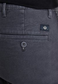 DOCKERS - Chinosy